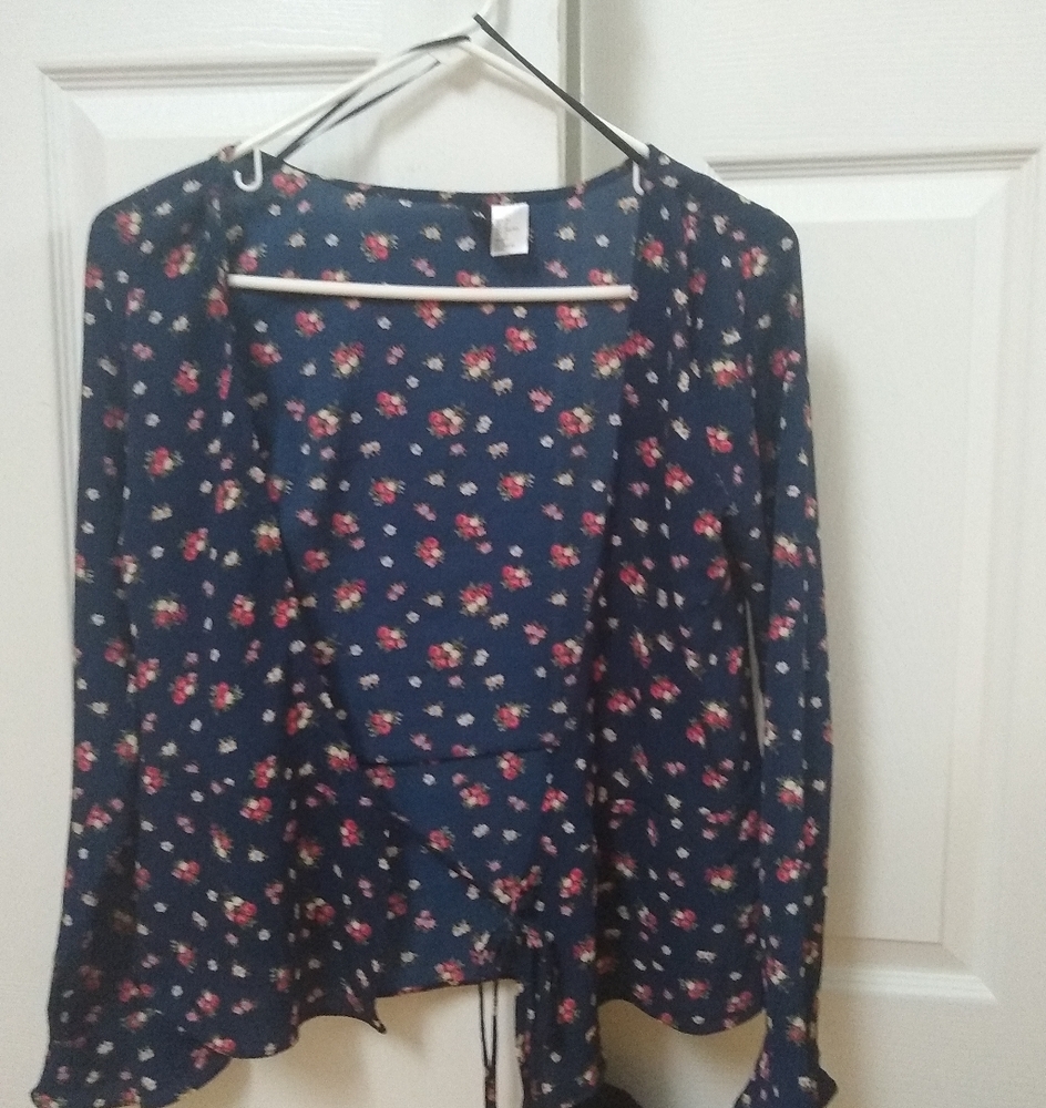 wrapped blue top with roses work on it